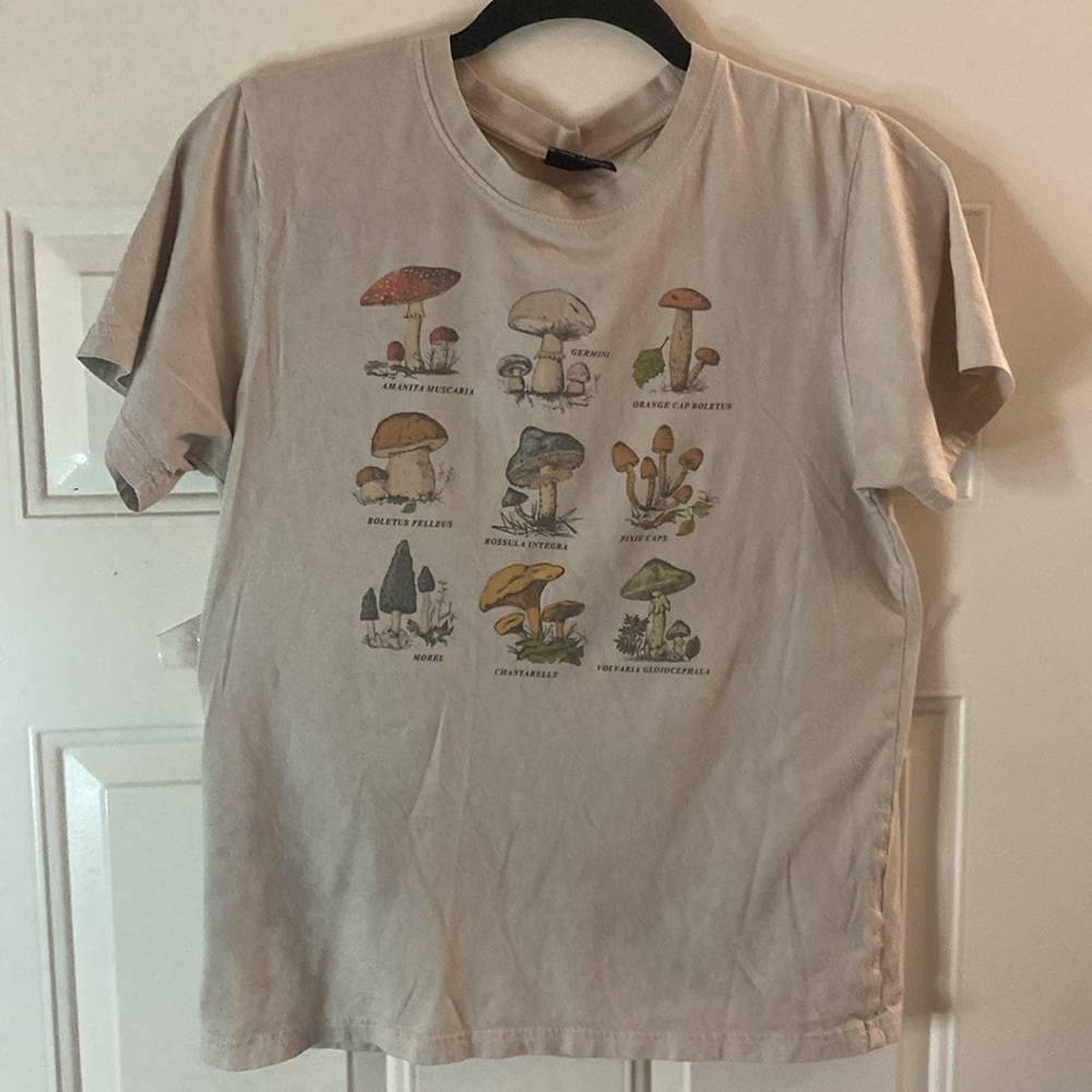 Nine Mushroom  Minga London Tee Sz Small EUC
